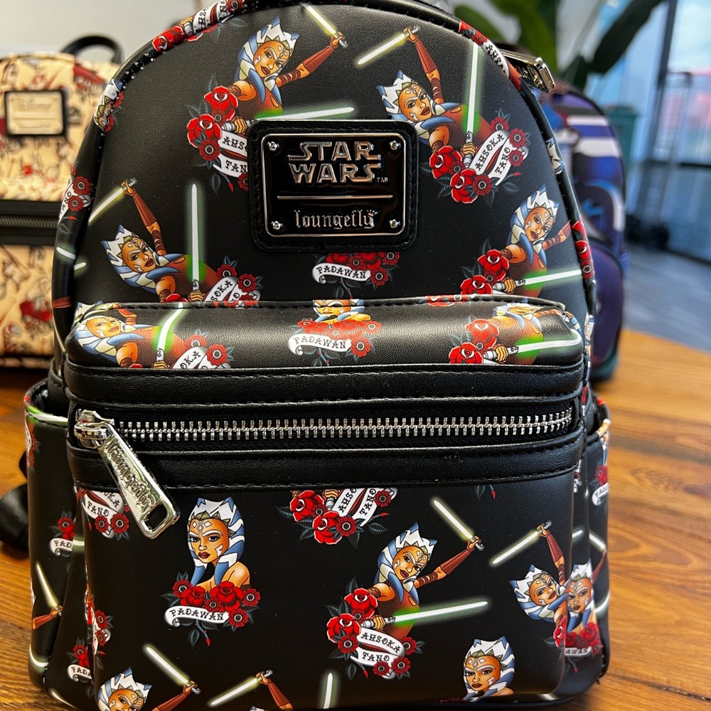 Ahsoka tano loungefly modern pin up exclusive